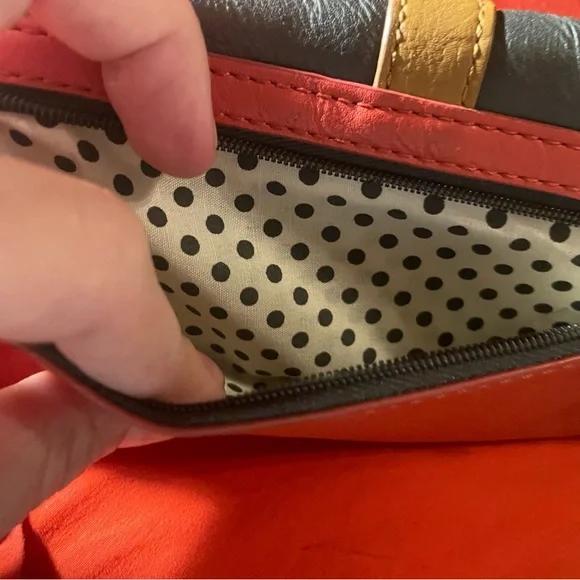 Ladies volcom Wallet - Picture 5 of 8